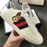 baskets paire de chaussures gucci femmes embroidery the dog sneaker white